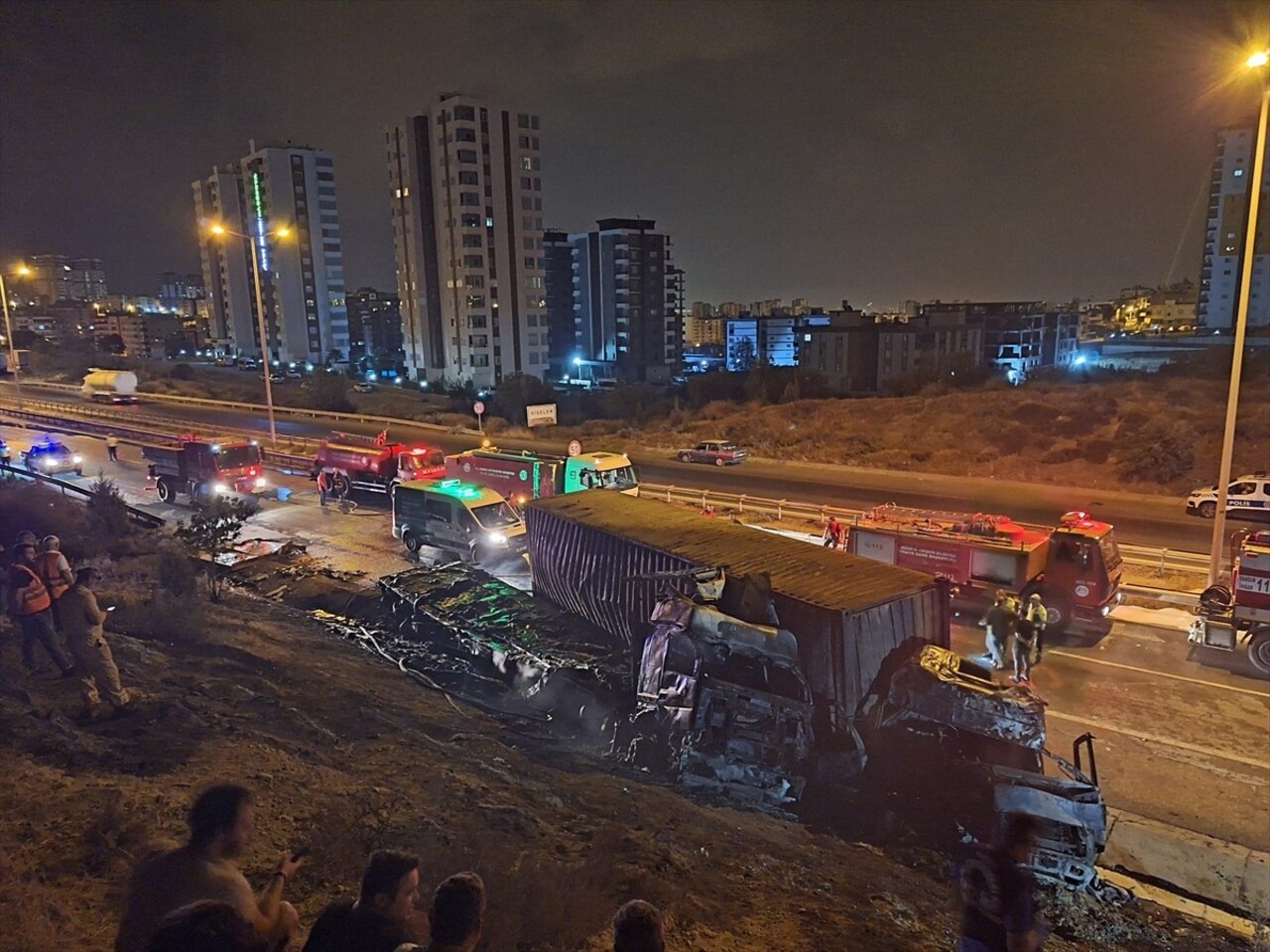 Tarsus'ta iki tırın çarpışması sonucu 1 kişi yaşamını yitirdi, 1 kişi yaralandı.