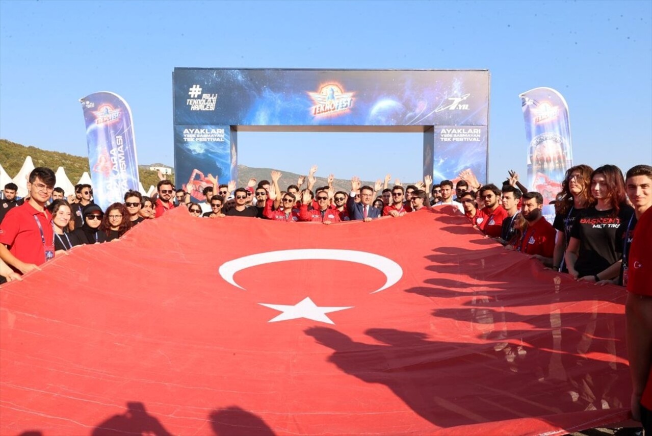 Sanayi ve Teknoloji Bakanı Mehmet Fatih Kacır, TEKNOFEST 2024 kapsamında İzmir'de düzenlenen...