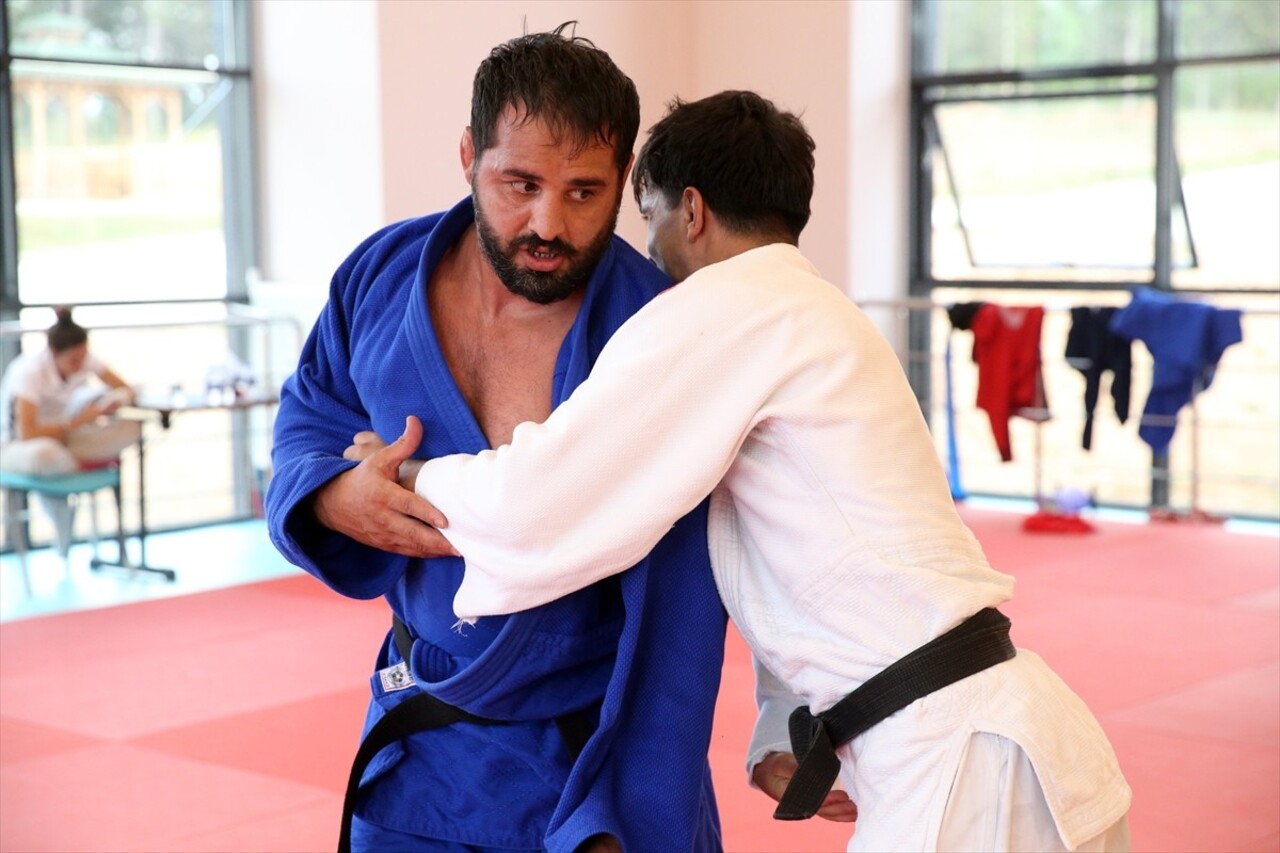 Güreş ve judoda hem dünya hem de Avrupa'da çok sayıda madalya kazanan 34 yaşındaki görme engelli...