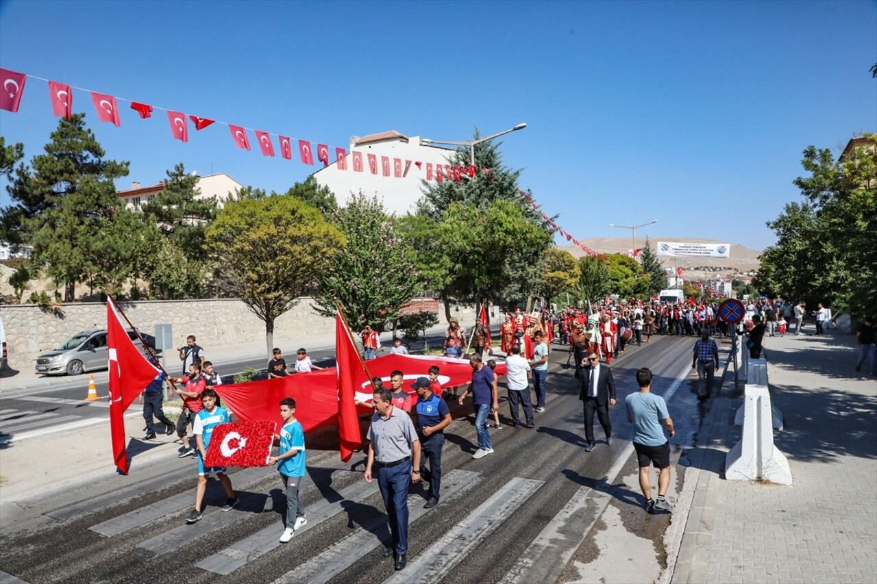 Malatya'nın Darende ilçesinde Geleneksel Zengibar Karakucak Güreş ve Kültür Festivali, kortej...