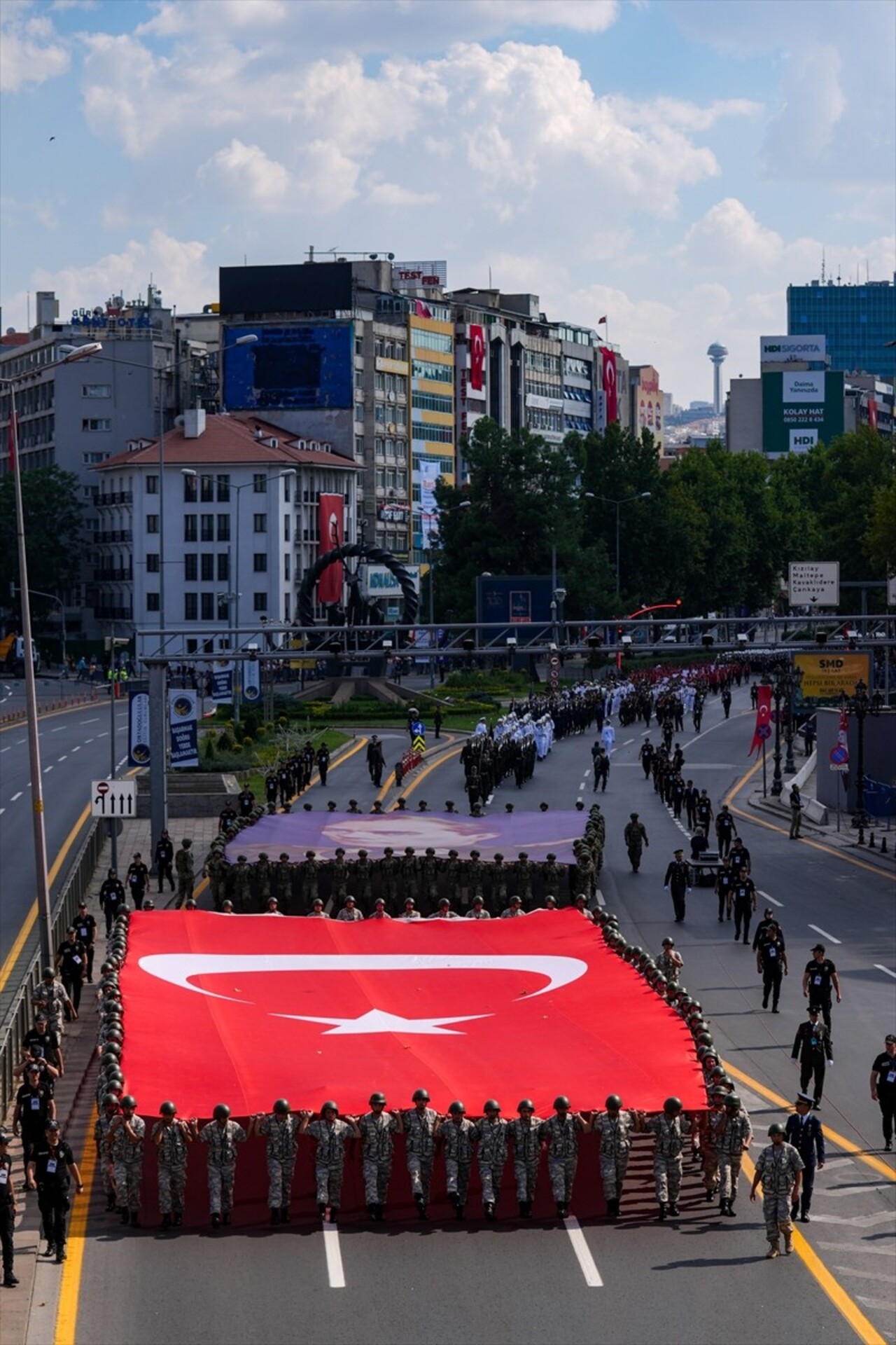 Başkentte, 30 Ağustos Zafer Bayramı kutlama programları kapsamında Türkiye Büyük Millet Meclisi...