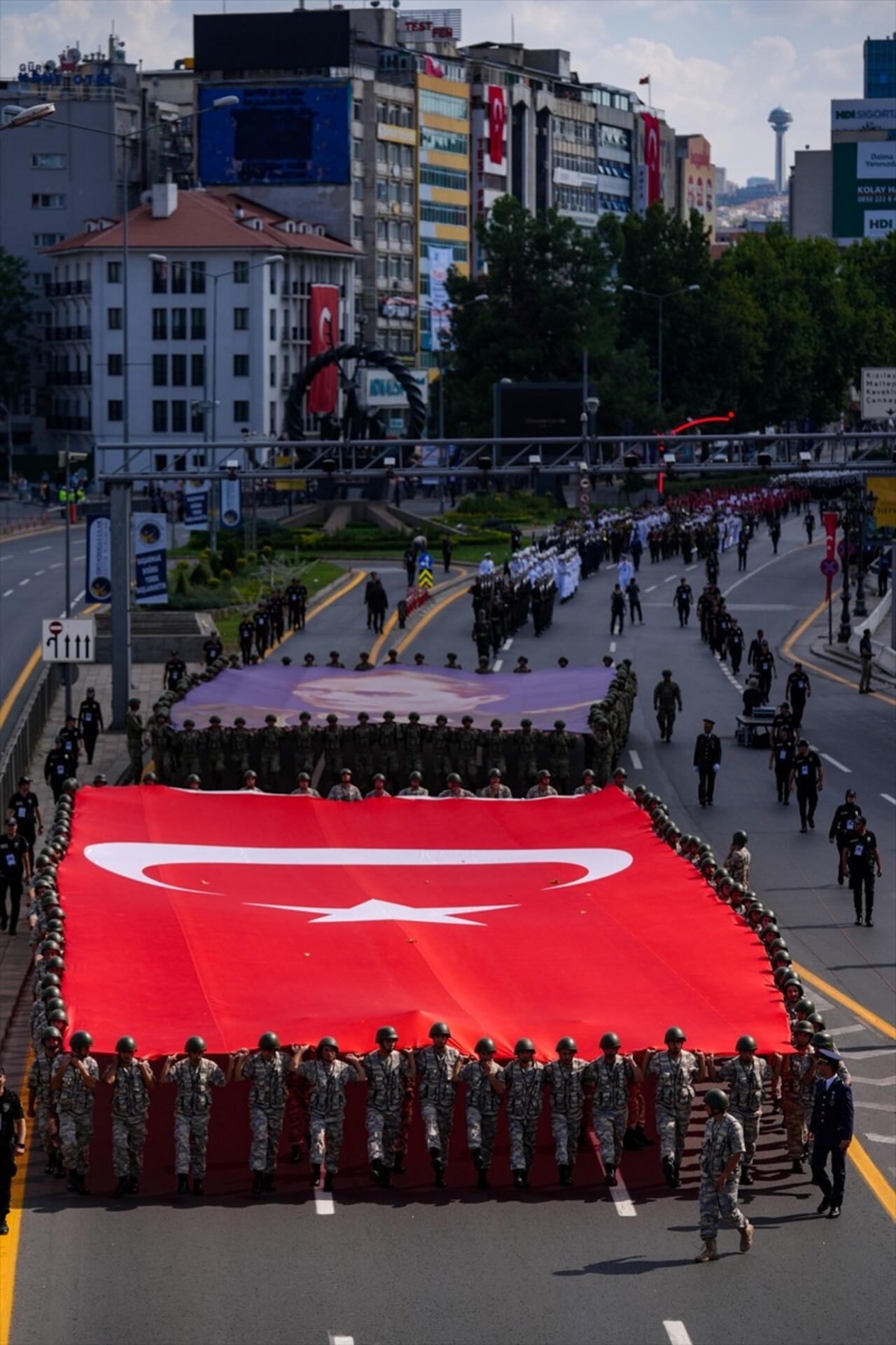 Başkentte, 30 Ağustos Zafer Bayramı kutlama programları kapsamında Türkiye Büyük Millet Meclisi...