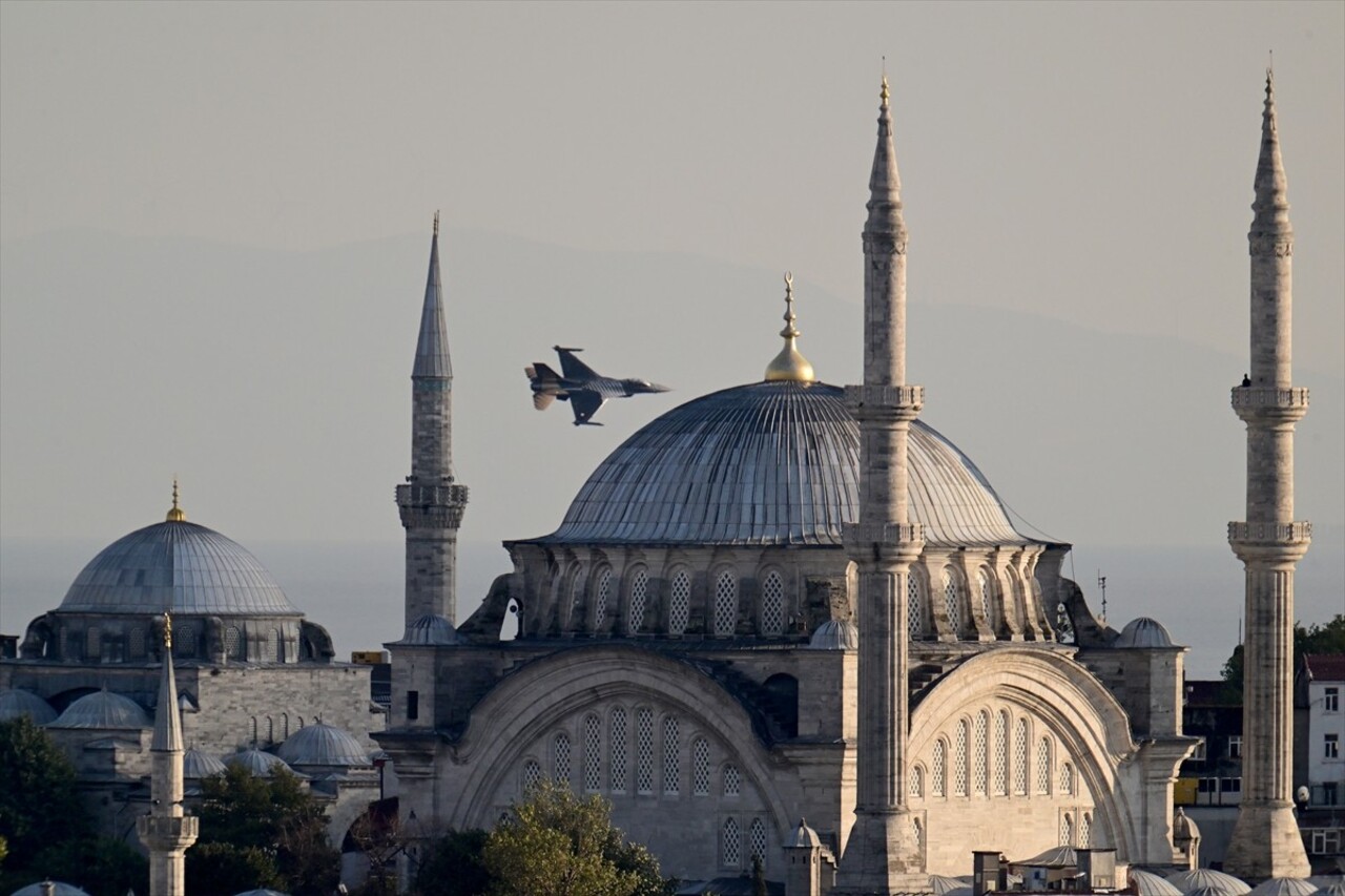 Türk Hava Kuvvetlerinin akrobasi timi SOLOTÜRK, 30 Ağustos Zafer Bayramı kutlamaları kapsamında...