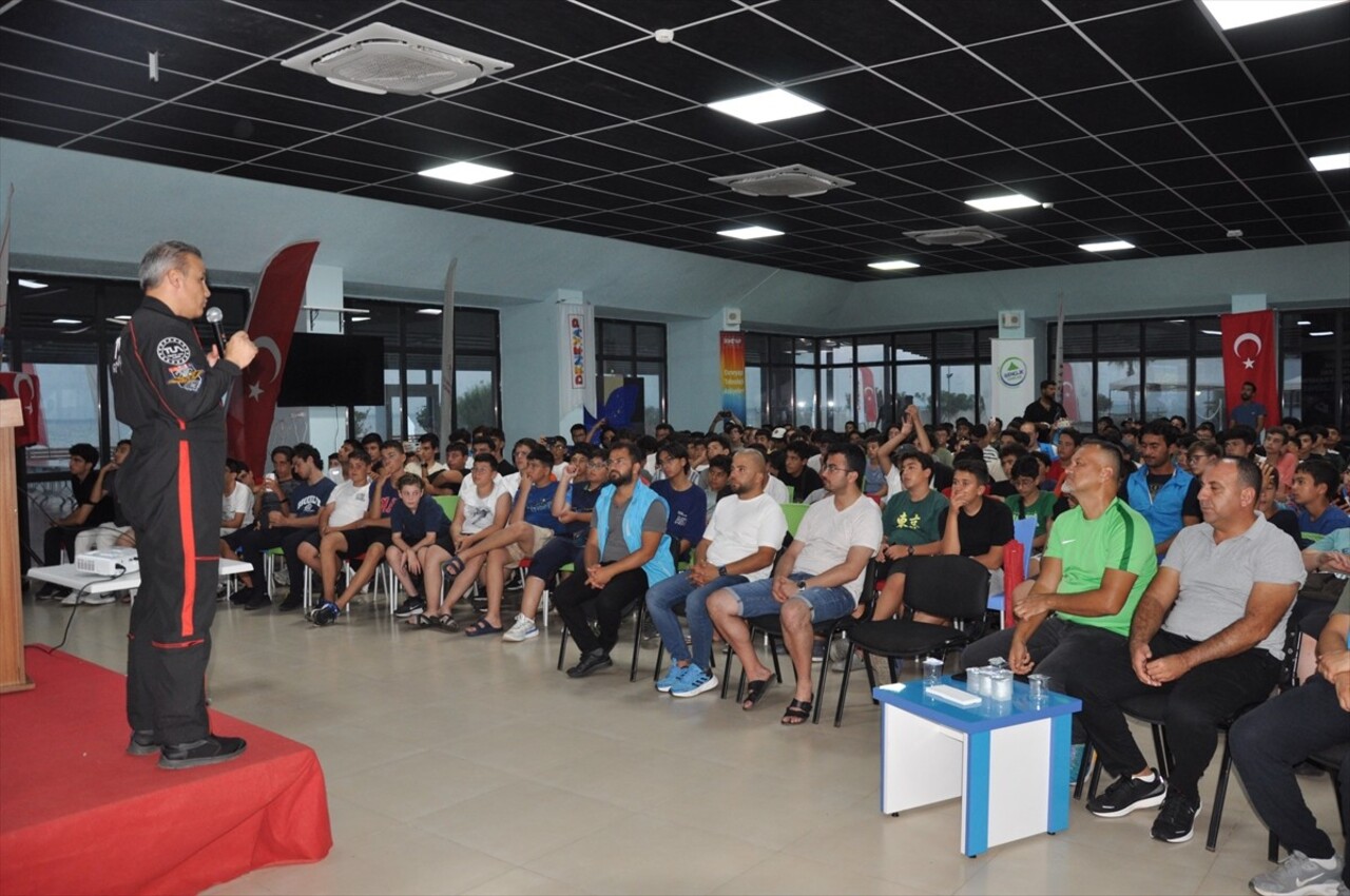 Mersin'de teknoloji meraklısı öğrencileri buluşturan "Deneyap Teknoloji Atölyeleri Öğrenci Kampı"...