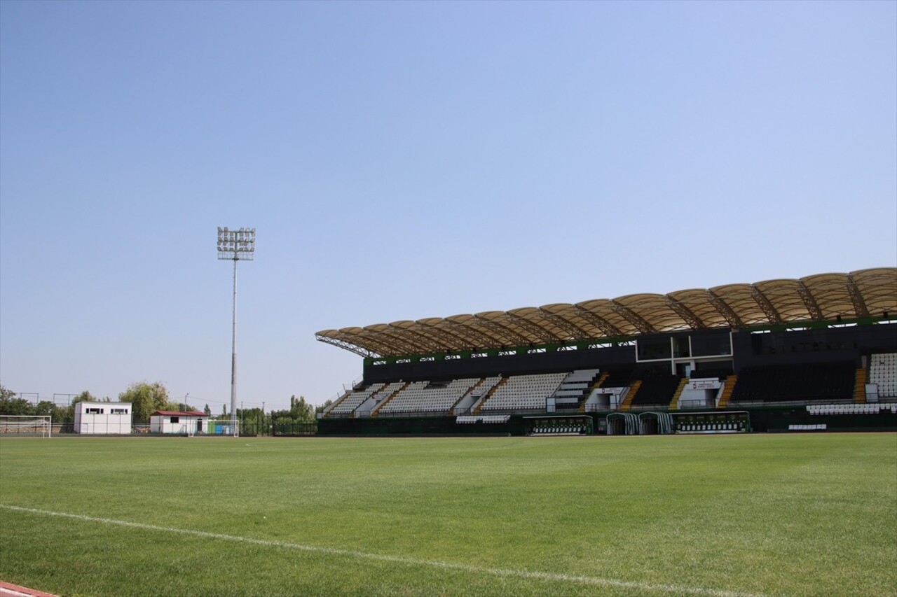 Trendyol 1. Lig ekiplerinden Alagöz Holding Iğdır Futbol Kulübünün stadı, yapılan hızlandırılmış...