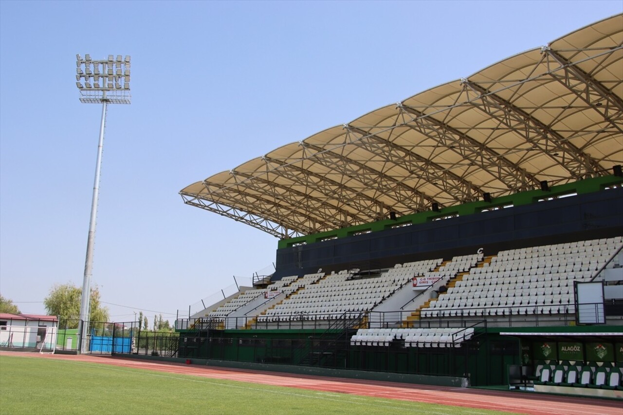 Trendyol 1. Lig ekiplerinden Alagöz Holding Iğdır Futbol Kulübünün stadı, yapılan hızlandırılmış...