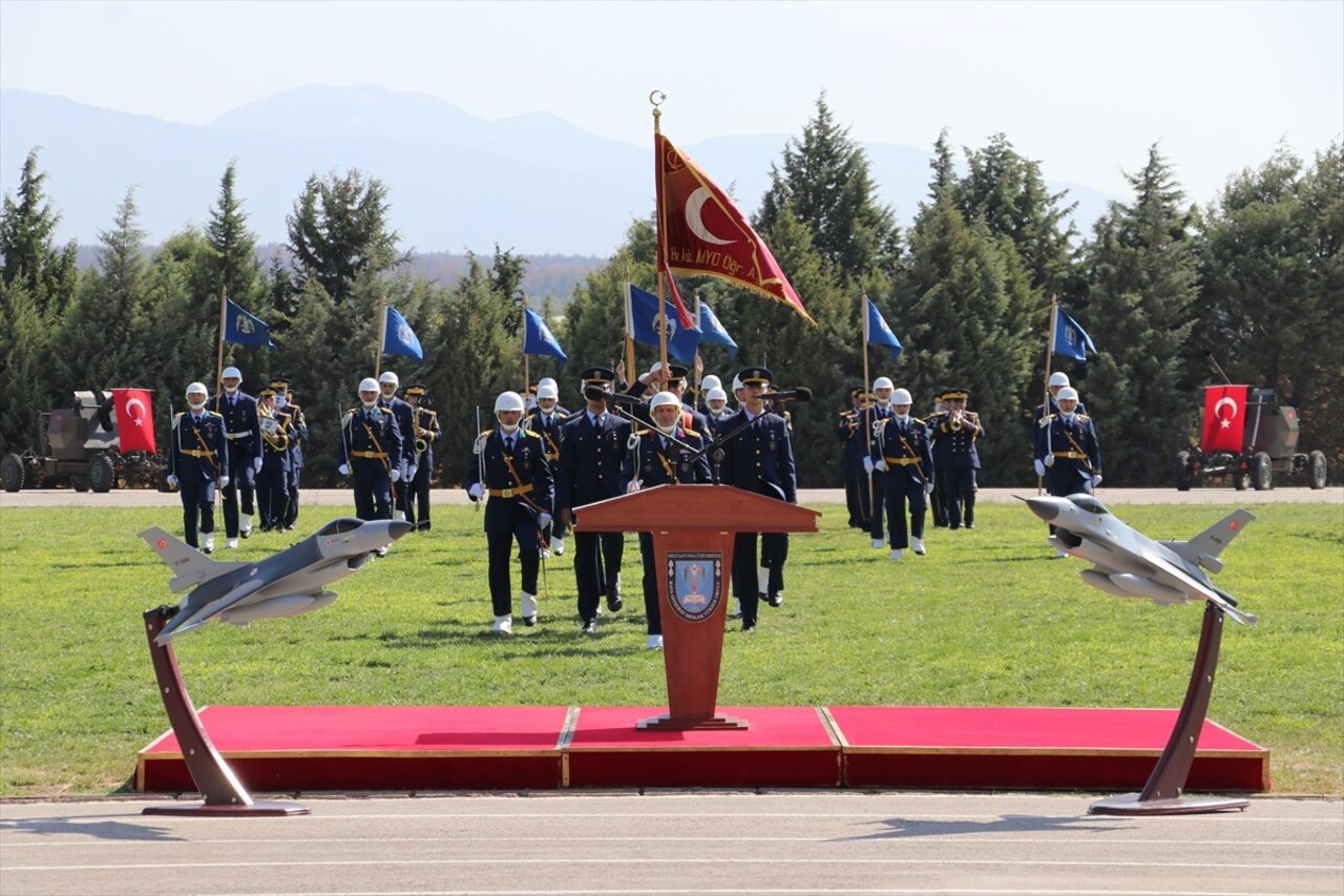 Milli Savunma Üniversitesi (MSÜ) Hava Astsubay Meslek Yüksekokulu'nda diploma alma ve sancak devir...