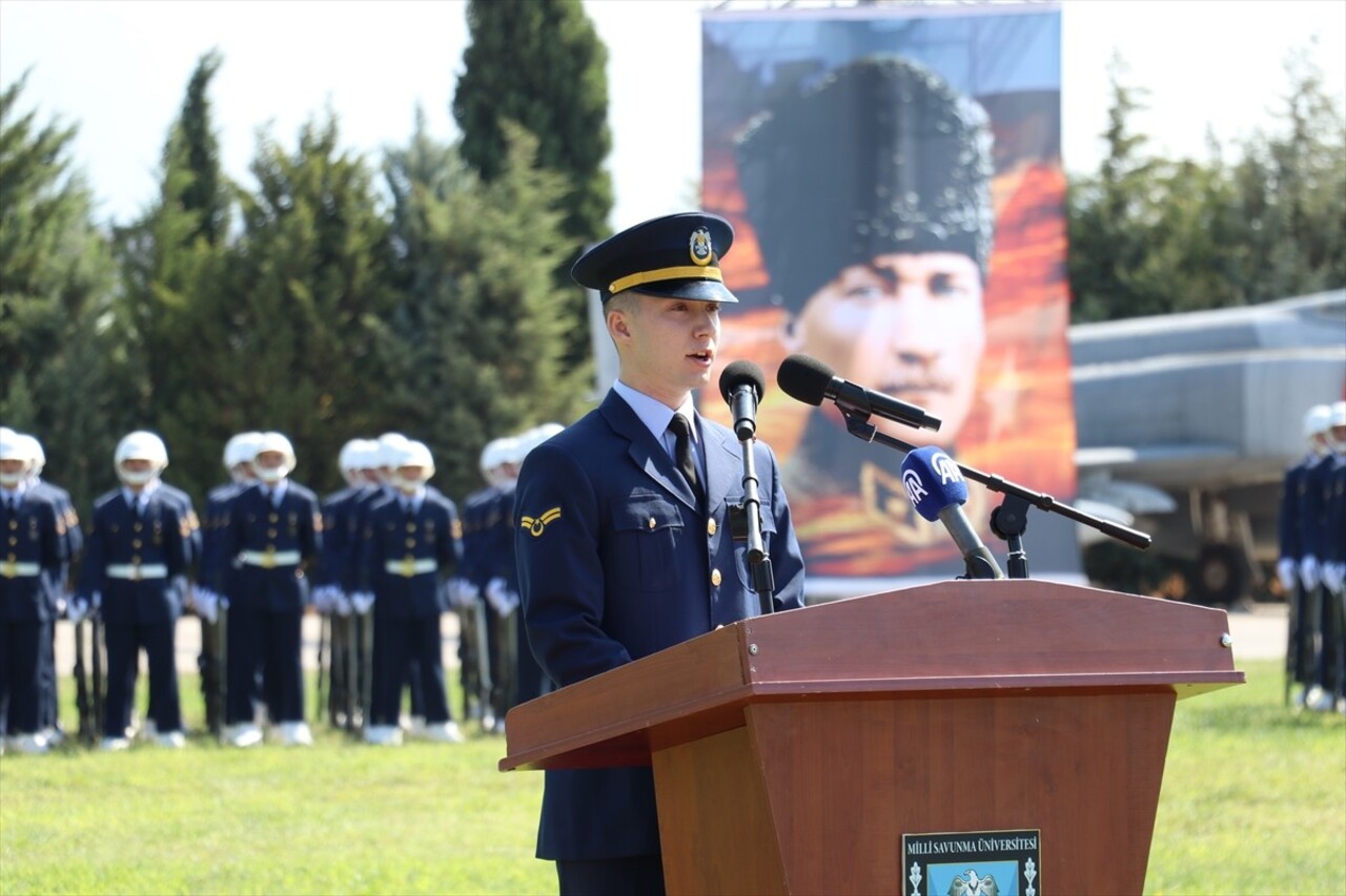 Milli Savunma Üniversitesi (MSÜ) Hava Astsubay Meslek Yüksekokulu'nda diploma alma ve sancak devir...