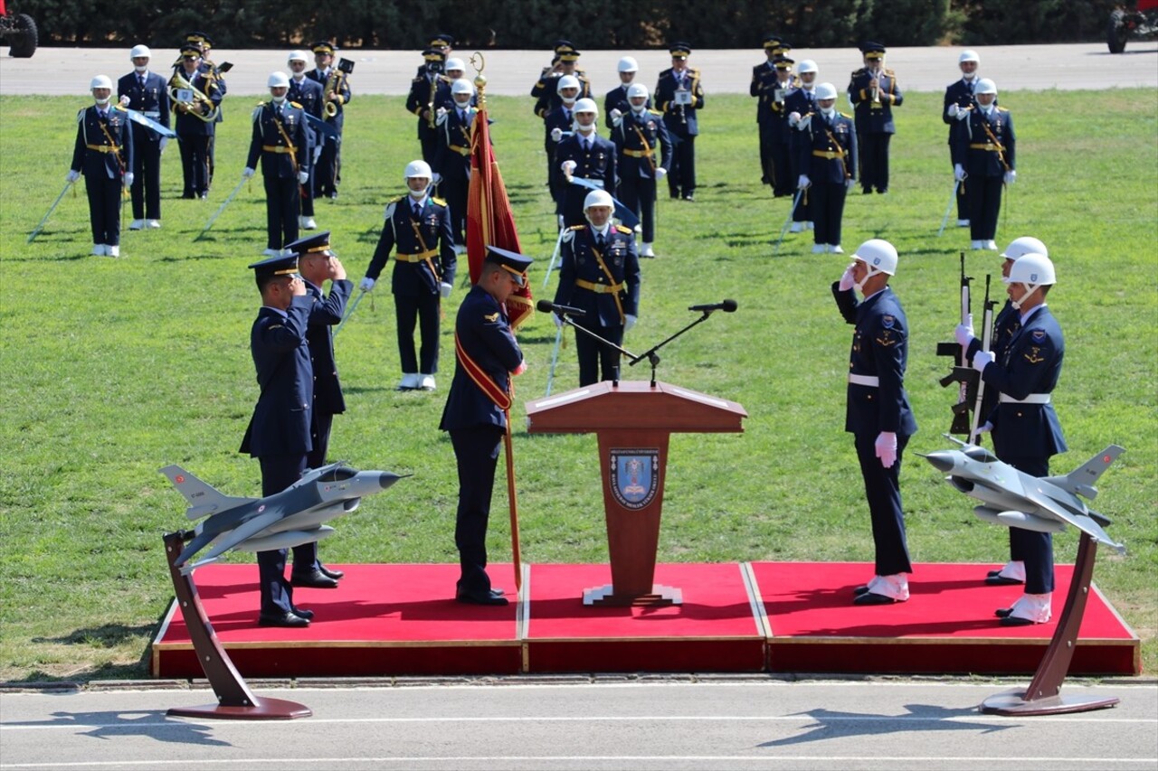 Milli Savunma Üniversitesi (MSÜ) Hava Astsubay Meslek Yüksekokulu'nda diploma alma ve sancak devir...