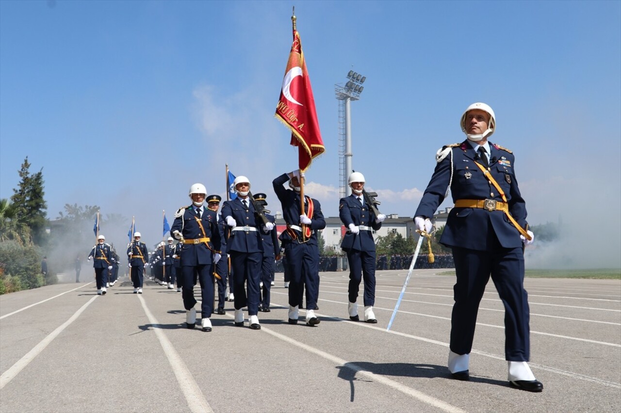 Milli Savunma Üniversitesi (MSÜ) Hava Astsubay Meslek Yüksekokulu'nda diploma alma ve sancak devir...