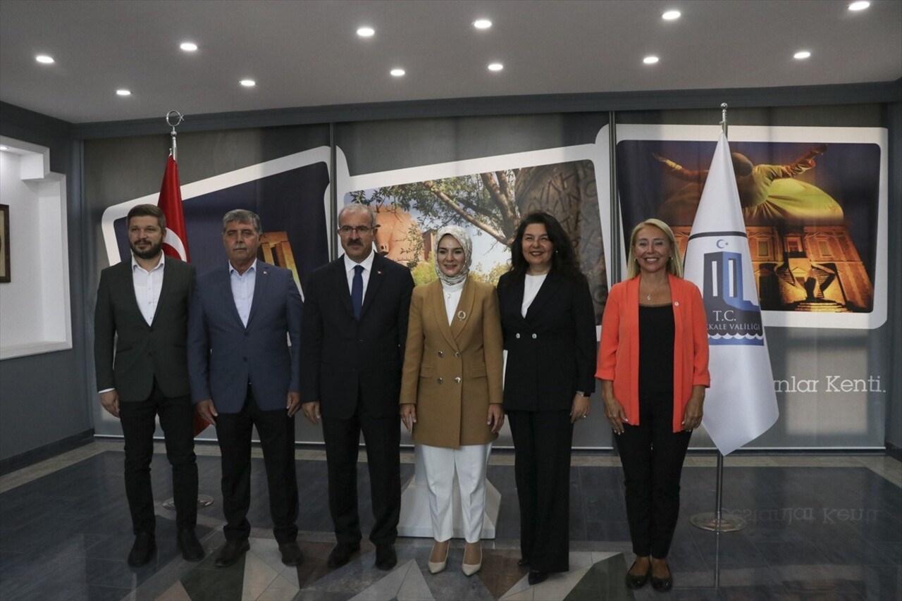 Aile ve Sosyal Hizmetler Bakanı Mahinur Özdemir Göktaş (sağda), Aile ve Sosyal Hizmetler İl...