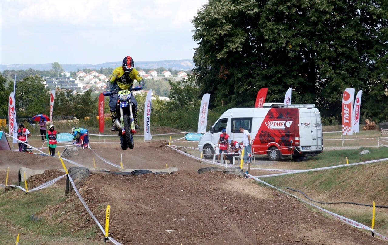 Türkiye Süper Enduro Şampiyonası'nın 3. ayağı, Kocaeli'nin Kartepe ilçesinde başladı. Motocross...