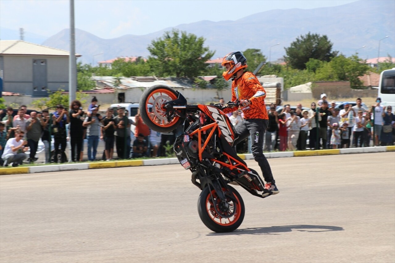 Erzincan'da, Valilik, Erzincan Belediyesi ve Erzincan Motosiklet Kulübü ortaklığında, Erzincan...