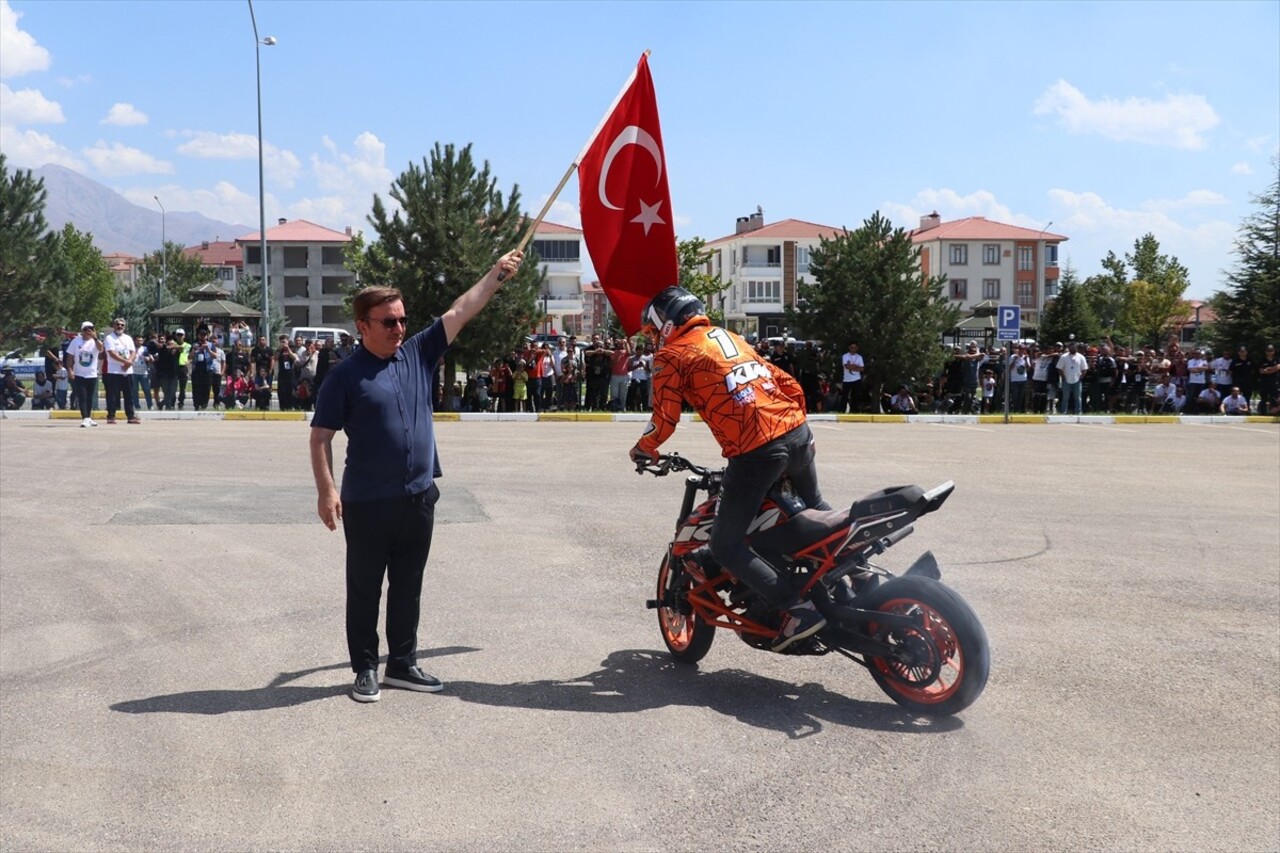 Erzincan'da, Valilik, Erzincan Belediyesi ve Erzincan Motosiklet Kulübü ortaklığında, Erzincan...