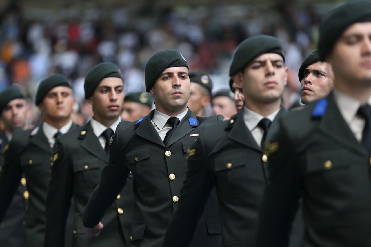 Milli Savunma Üniversitesi (MSÜ) Balıkesir Kara Astsubay Meslek Yüksekokulu'nda Diploma ve Sancak...