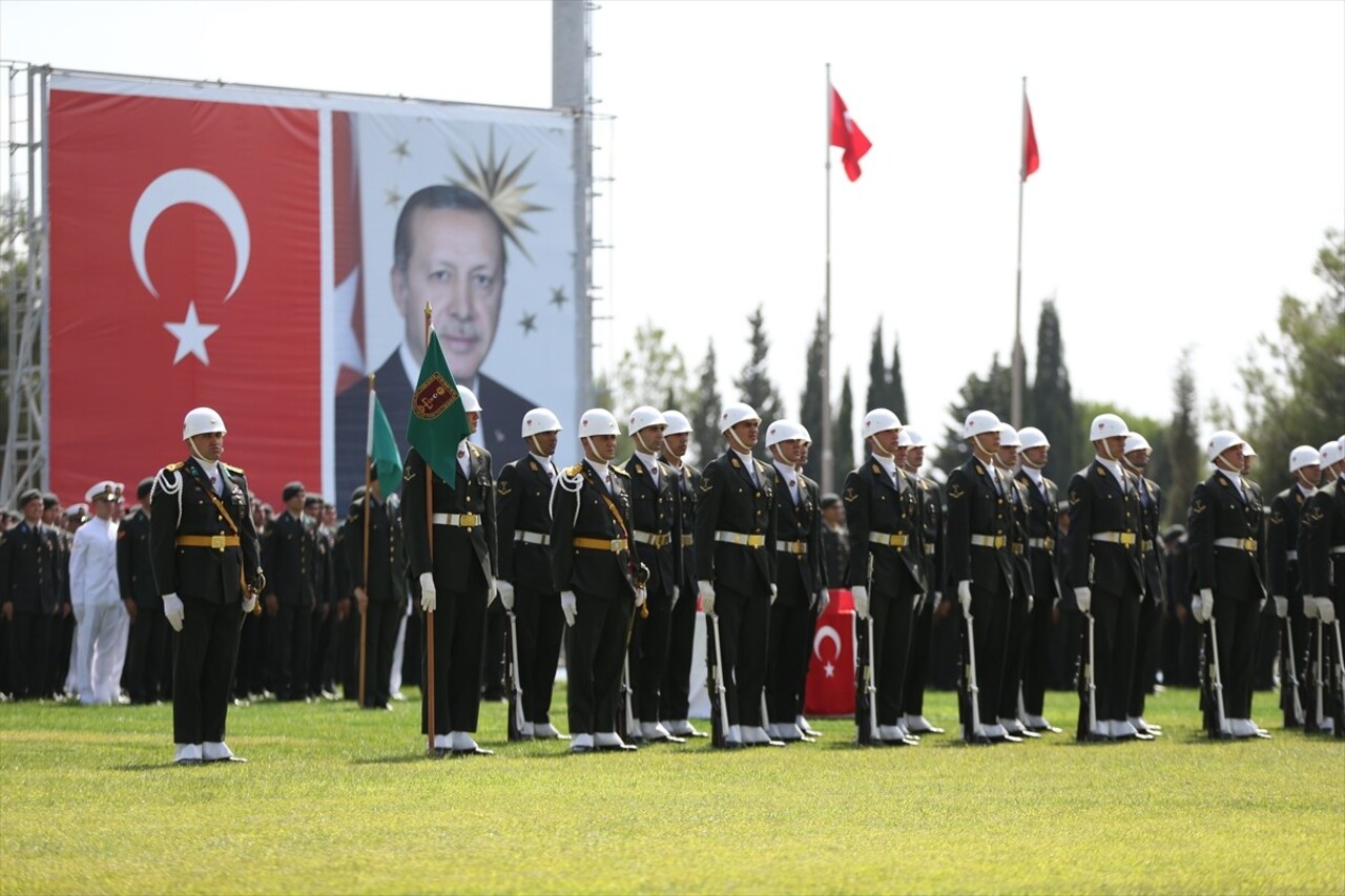 Milli Savunma Üniversitesi (MSÜ) Balıkesir Kara Astsubay Meslek Yüksekokulu'nda Diploma ve Sancak...