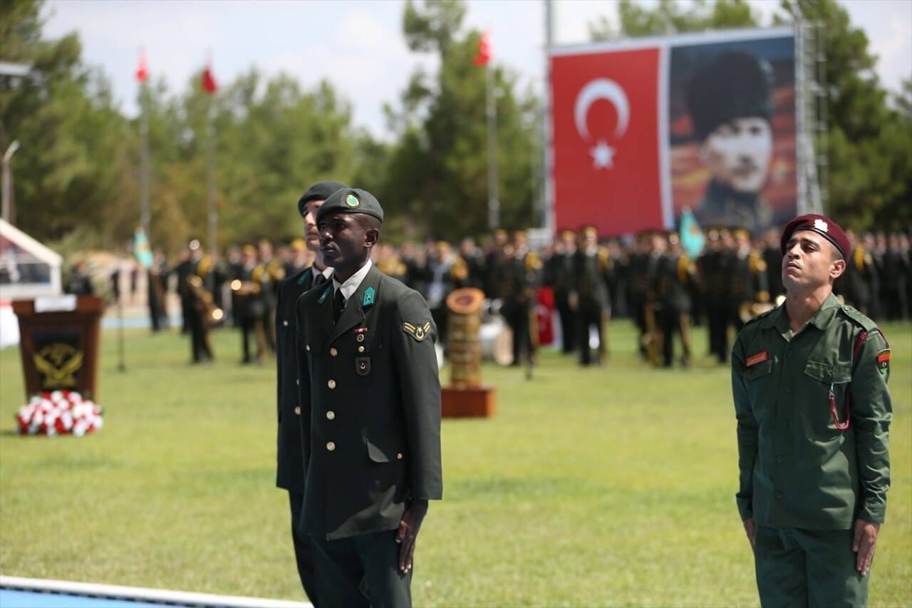 Milli Savunma Üniversitesi (MSÜ) Balıkesir Kara Astsubay Meslek Yüksekokulu'nda Diploma ve Sancak...