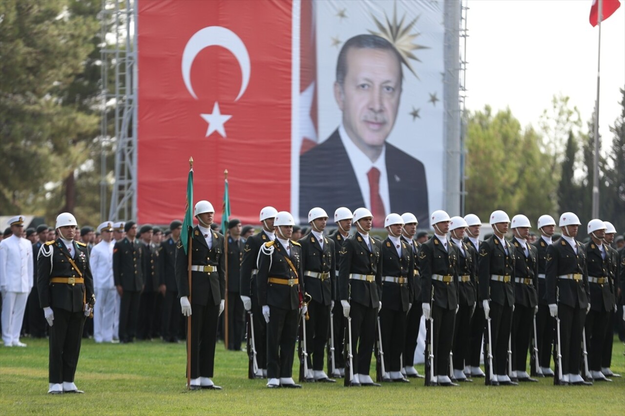 Milli Savunma Üniversitesi (MSÜ) Balıkesir Kara Astsubay Meslek Yüksekokulu'nda Diploma ve Sancak...