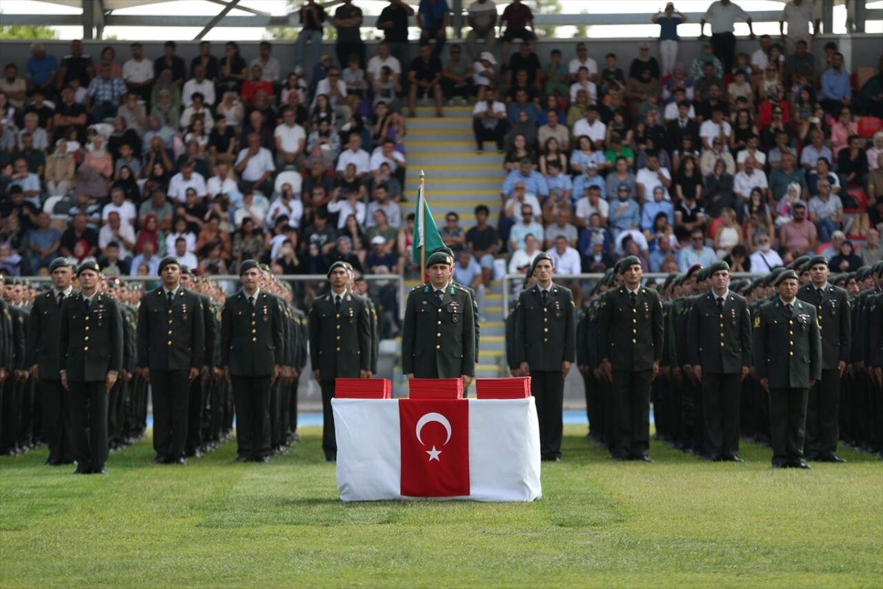 Milli Savunma Üniversitesi (MSÜ) Balıkesir Kara Astsubay Meslek Yüksekokulu'nda Diploma ve Sancak...