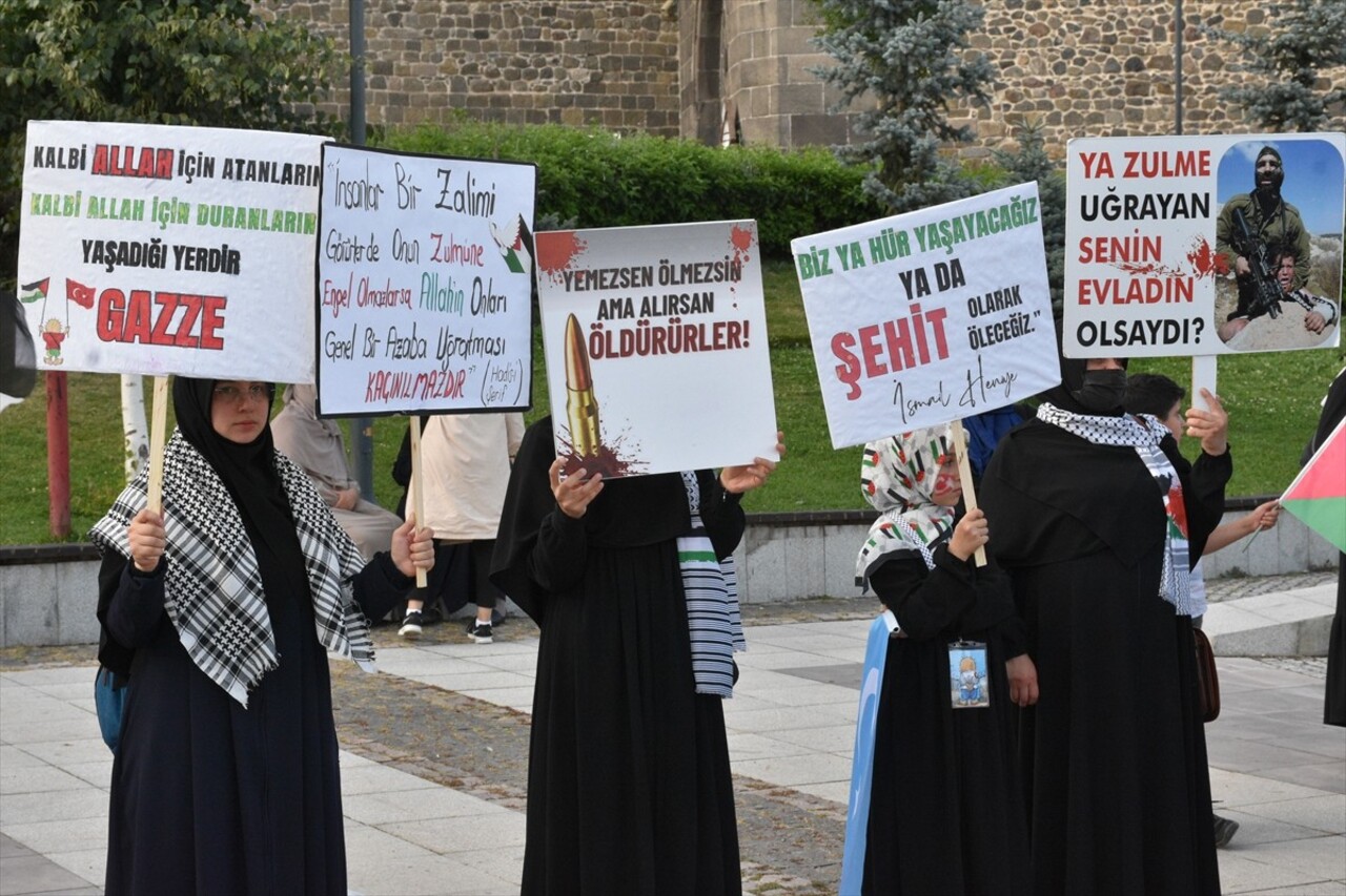 Erzurum'da görev yapan hekim ve sağlık çalışanları, İsrail'in Gazze'ye yönelik saldırılarını...