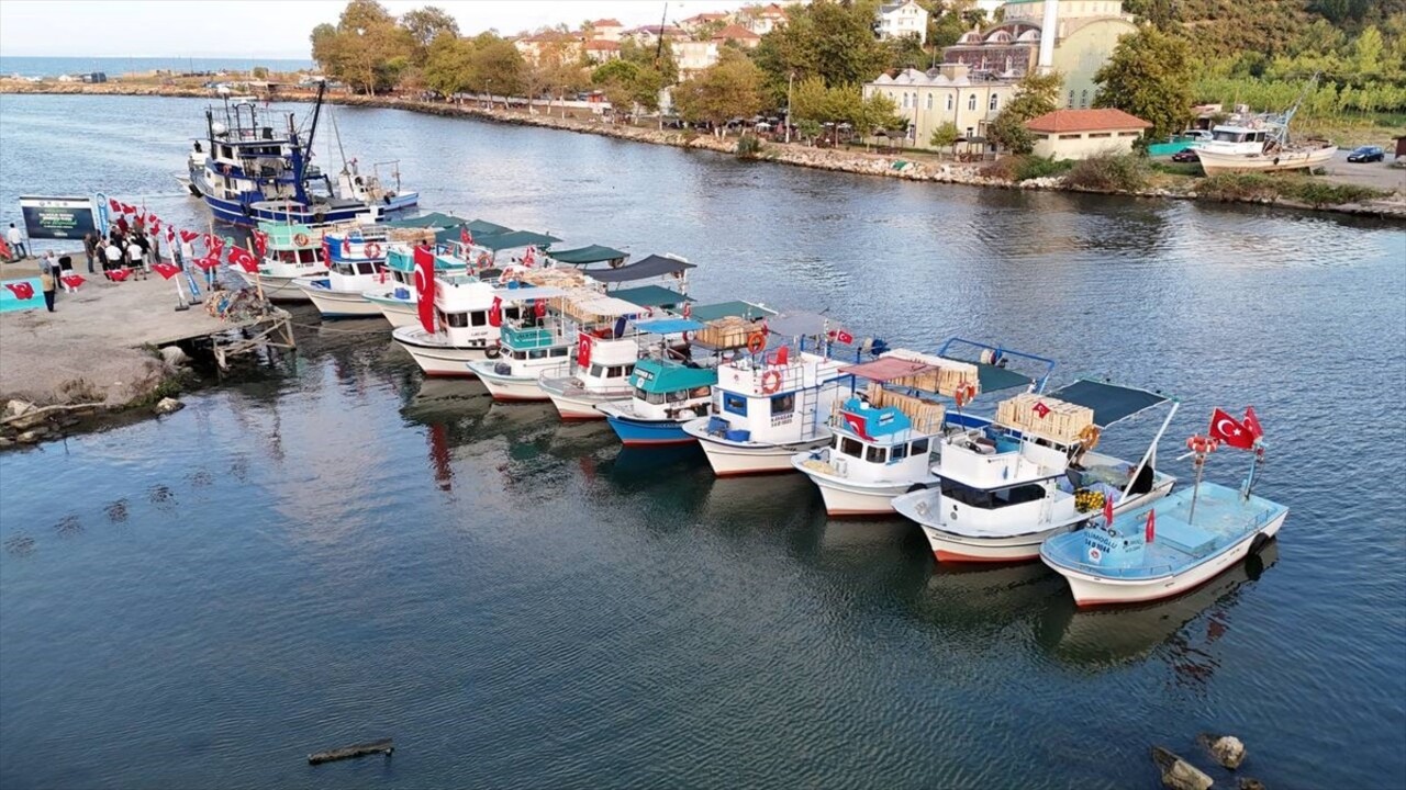 Sakarya'da av yasağının sona ermesiyle denize açılacak balıkçılar için tören...