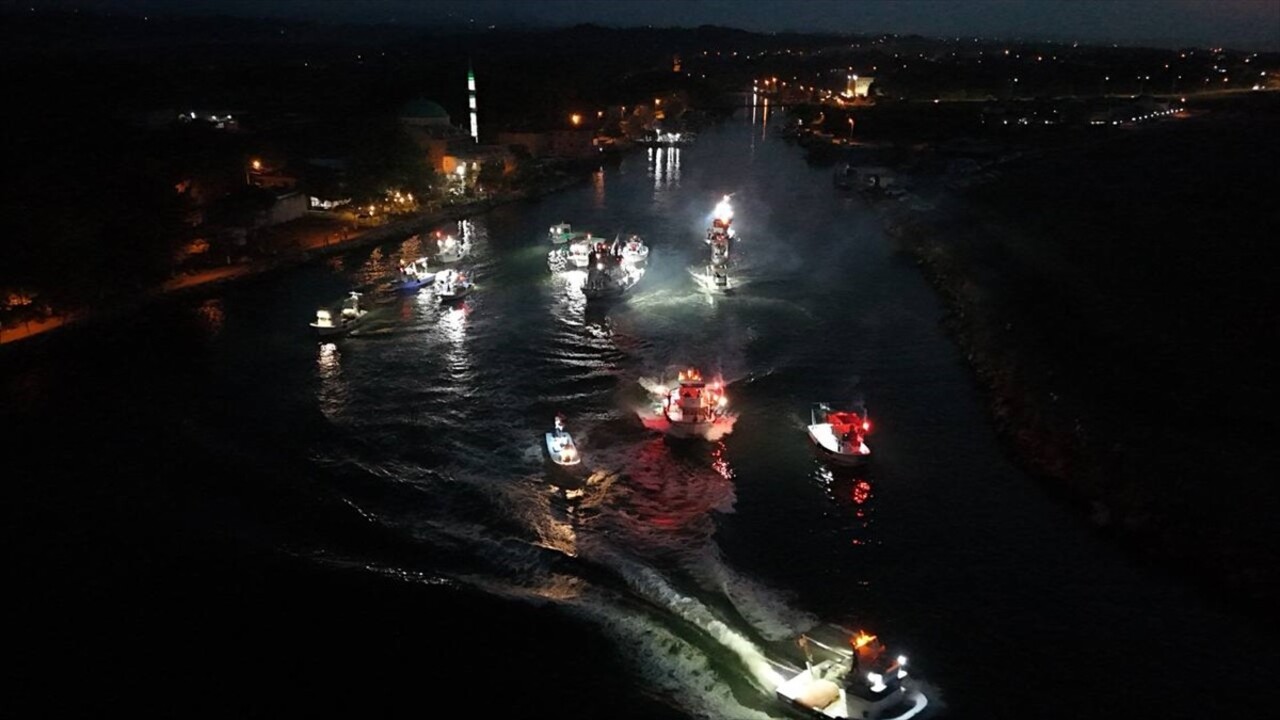 Sakarya'da av yasağının sona ermesiyle denize açılacak balıkçılar için tören...