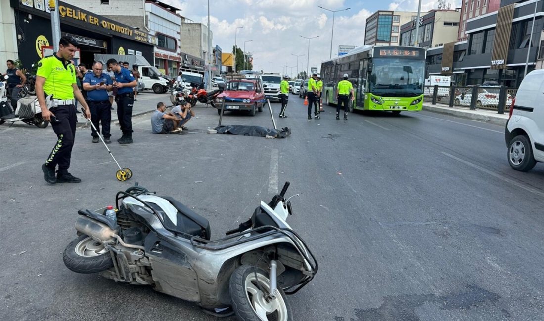 Adana'nın Seyhan ilçesinde motosikletin