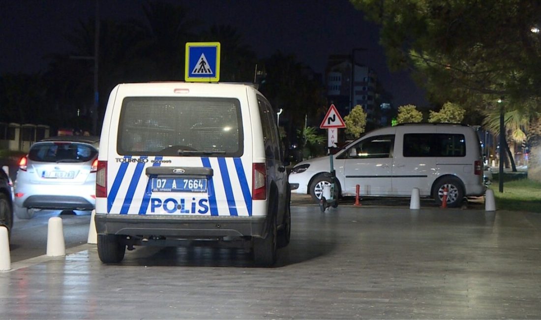 Antalya'nın Konyaaltı sahilinde batma