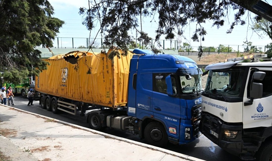 Bakırköy'de üst geçide çarpan