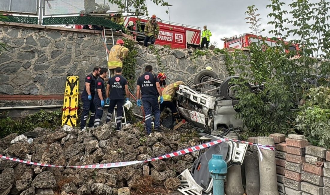 Başakşehir'de virajı alamayan kamyonet