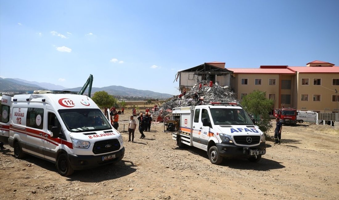 Bingöl'de gerçekleştirilen deprem tatbikatında,