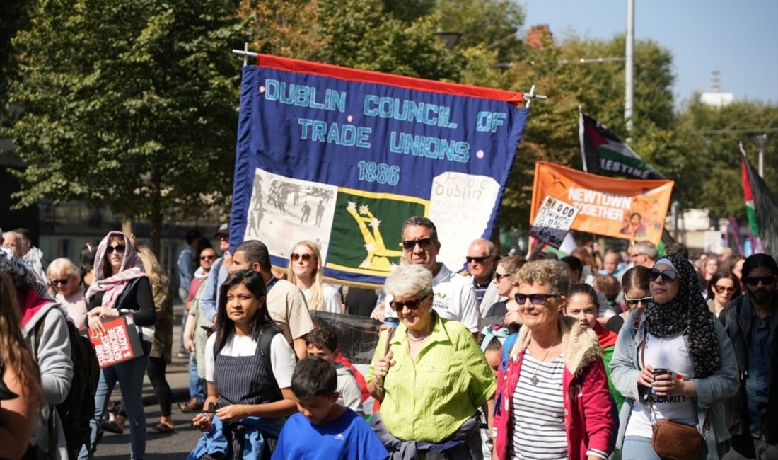 Dublin'de düzenlenen ulusal yürüyüşle