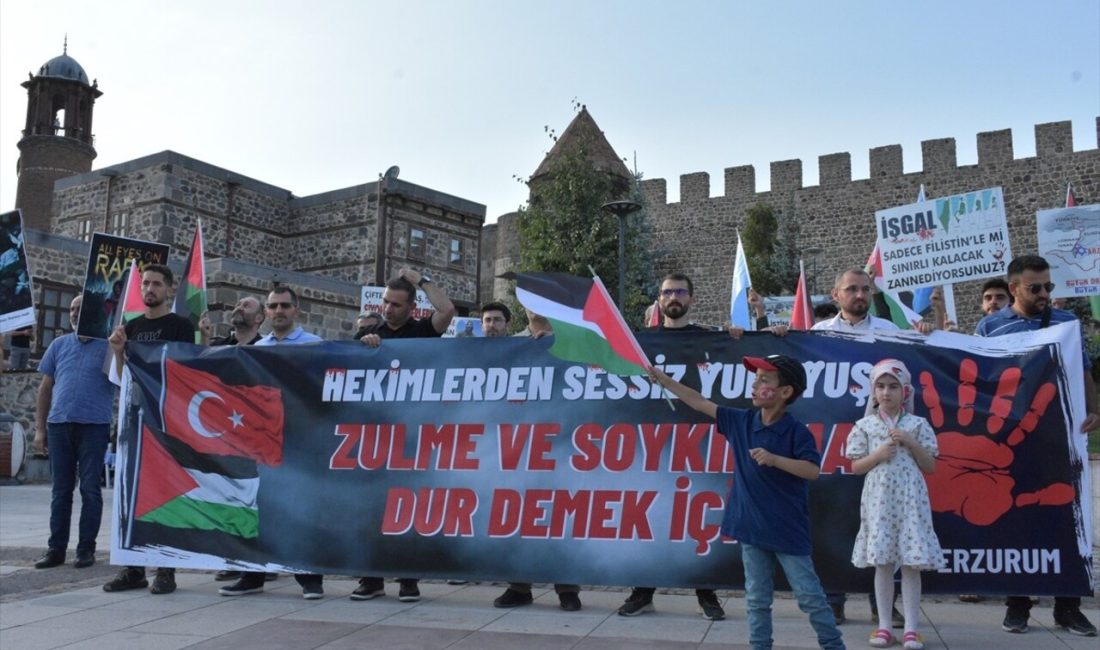 Erzurum'daki sağlık çalışanları, Gazze'deki