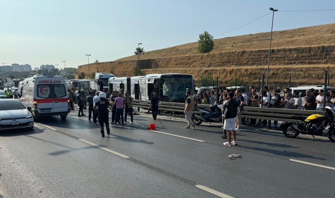 Küçükçekmece'de metrobüs kazası yaşandı,