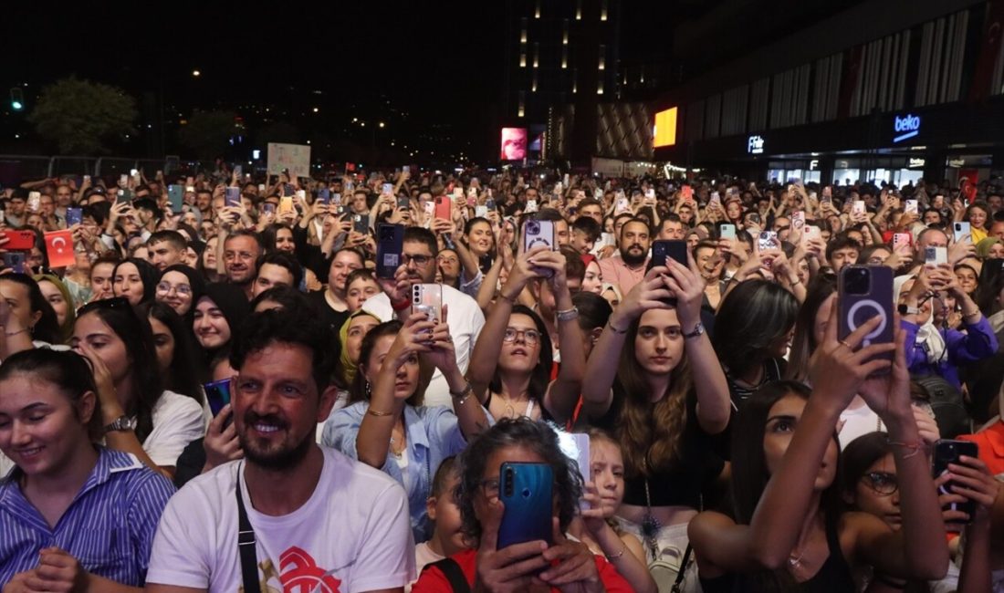 Mustafa Sandal, Bursa'da 30