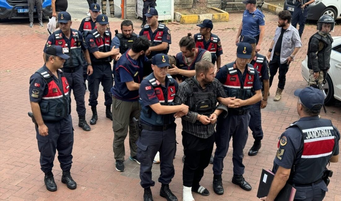 Trabzon'da çıkan yangında 3