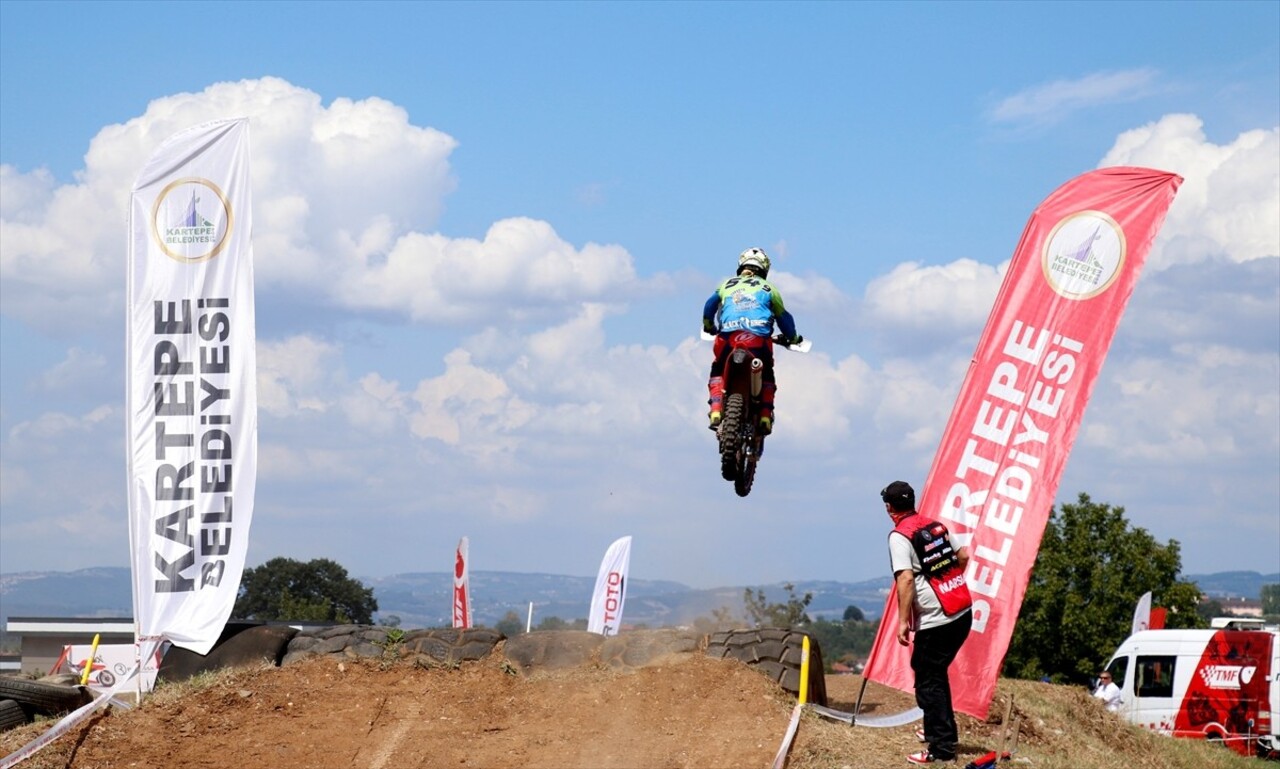 Türkiye Süper Enduro Şampiyonası'nın 3. ayağı, Kocaeli'nin Kartepe ilçesinde başladı. Motocross...