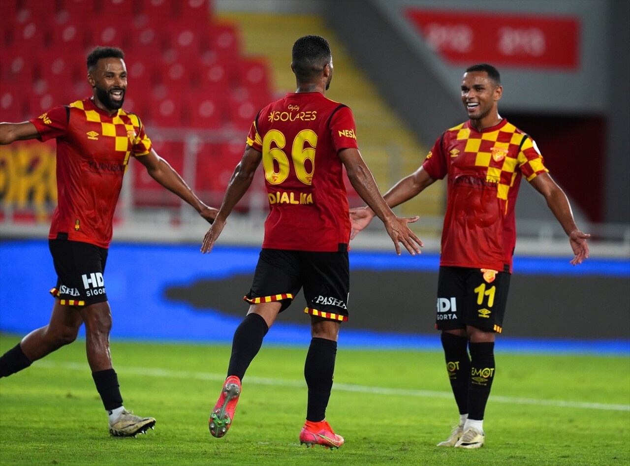 Trendyol Süper Lig'in 4. haftasında Göztepe ile Sipay Bodrum FK takımları, Gürsel Aksel Stadı'nda...