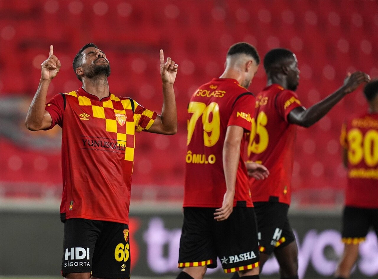 Trendyol Süper Lig'in 4. haftasında Göztepe ile Sipay Bodrum FK takımları, Gürsel Aksel Stadı'nda...