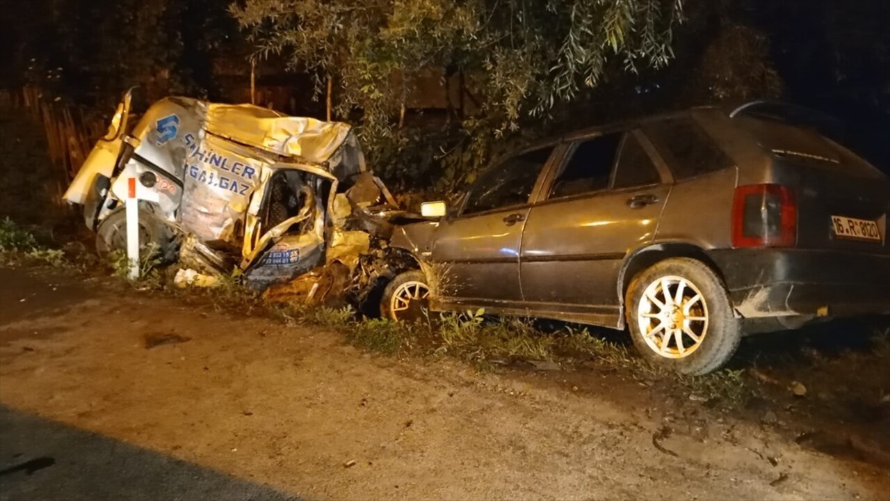 Samsun'un Çarşamba ilçesinde 4 aracın karıştığı trafik kazasında 1 kişi yaşamını yitirdi, 1'i ağır...