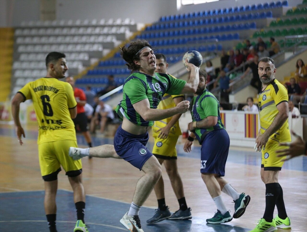 Hentbol Erkekler Süper Lig'in ilk haftasında Rize Belediyespor, Yenişehir Spor Salonunda Beykoz...