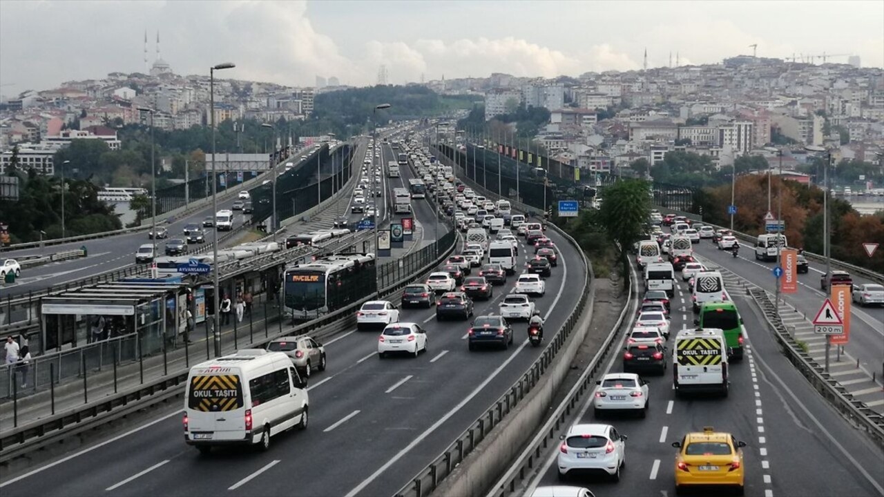 İstanbul'da haftanın ilk iş günü olması, okul öncesi ve ilkokul birinci sınıf öğrencilerinin uyum...