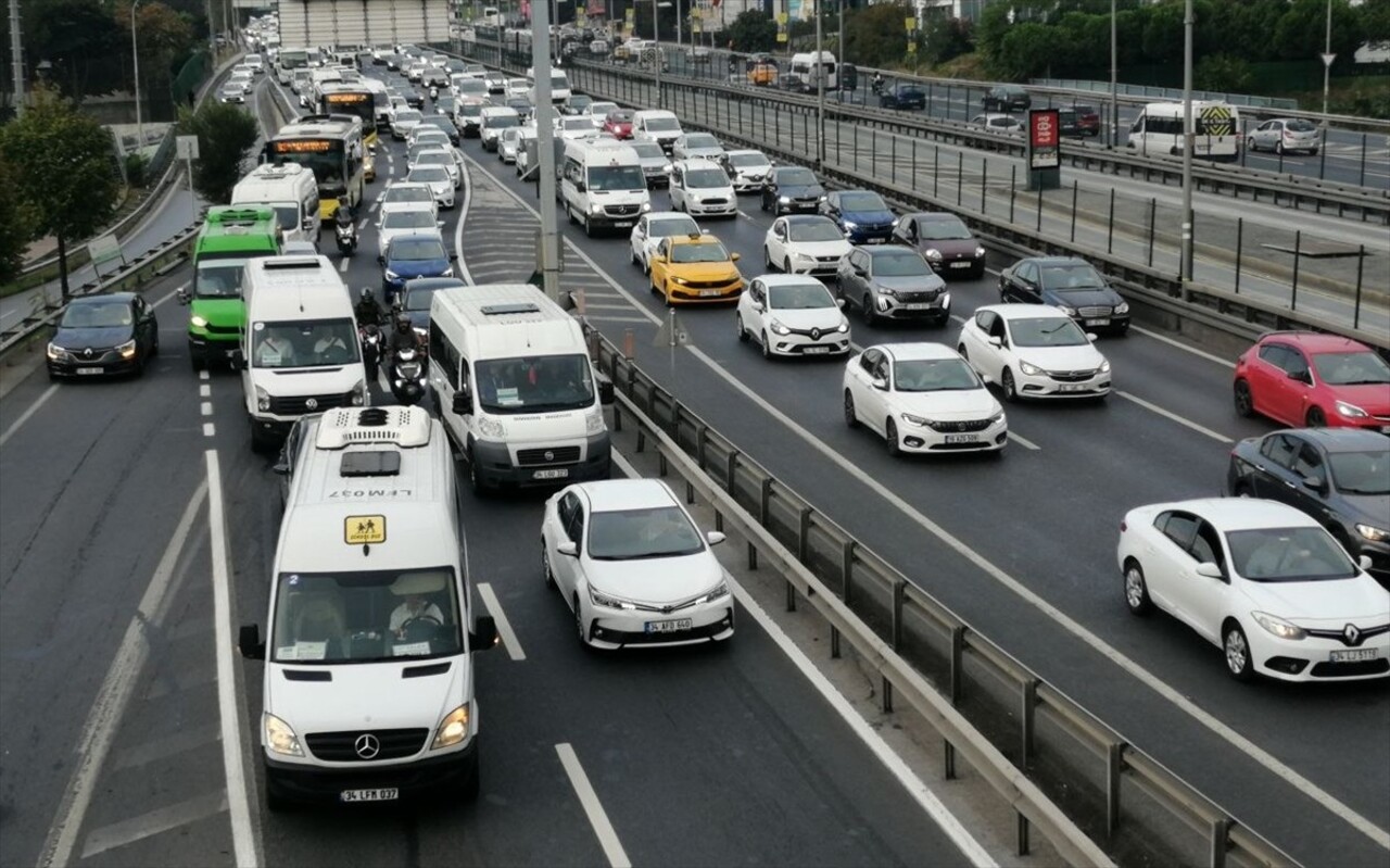 İstanbul'da haftanın ilk iş günü olması, okul öncesi ve ilkokul birinci sınıf öğrencilerinin uyum...