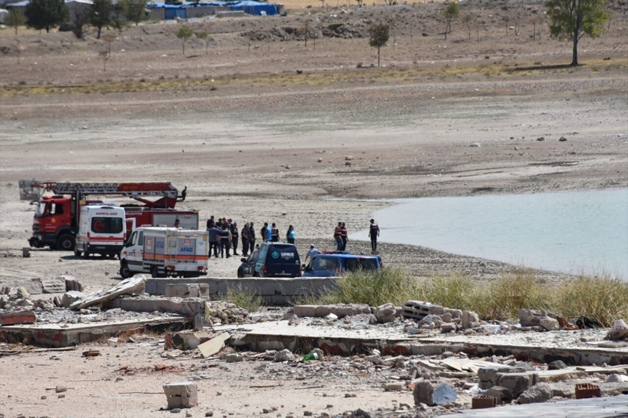 Niğde'nin Bor ilçesinde, baraj gölünde baba ve 4 yaşındaki kızının cansız bedeni bulundu. Bölgeye...