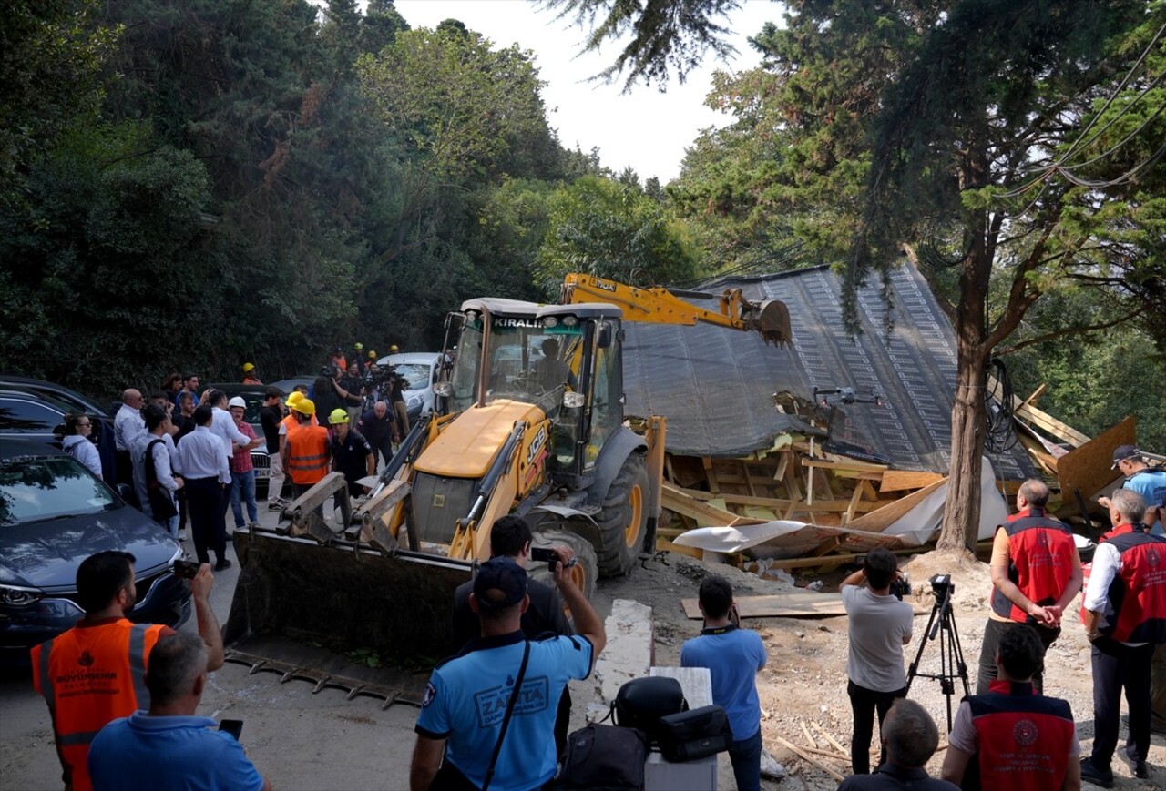 Üsküdar Vaniköy'de Boğaziçi Öngörünüm Bölgesi'nde izinsiz inşa faaliyetlerinin gerçekleştirildiği...