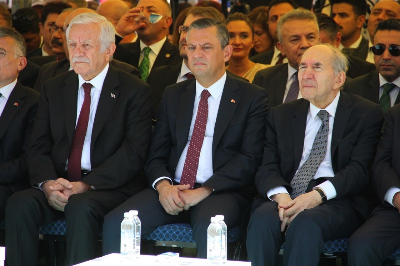 CHP Genel Başkanı Özgür Özel, Sivas'ta, Atatürk ve Kongre Müzesi bahçesinde düzenlenen Sivas...