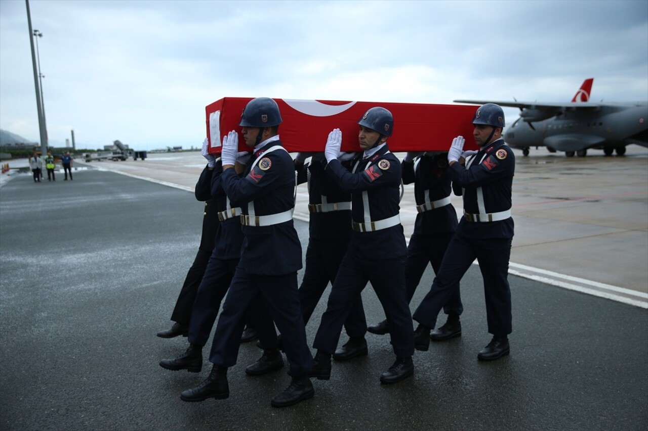 Diyarbakır'ın Silvan ilçesinde silah kazası sonucu şehit olan Jandarma Uzman Çavuş Yavuz Güney...