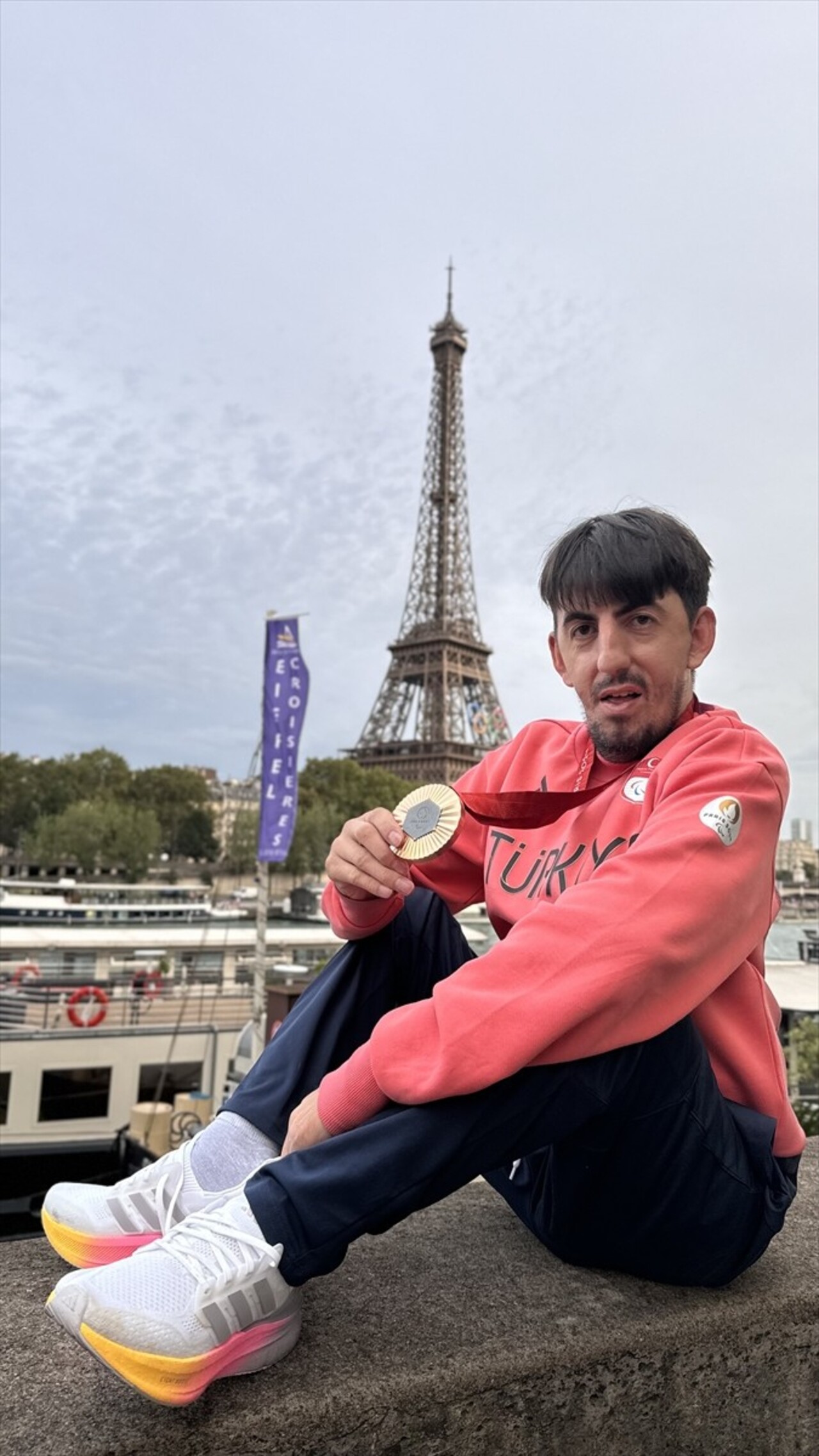 Paris 2024 Paralimpik Oyunları'nda bronz madalya kazanan milli para masa tenisçiler Abdullah...