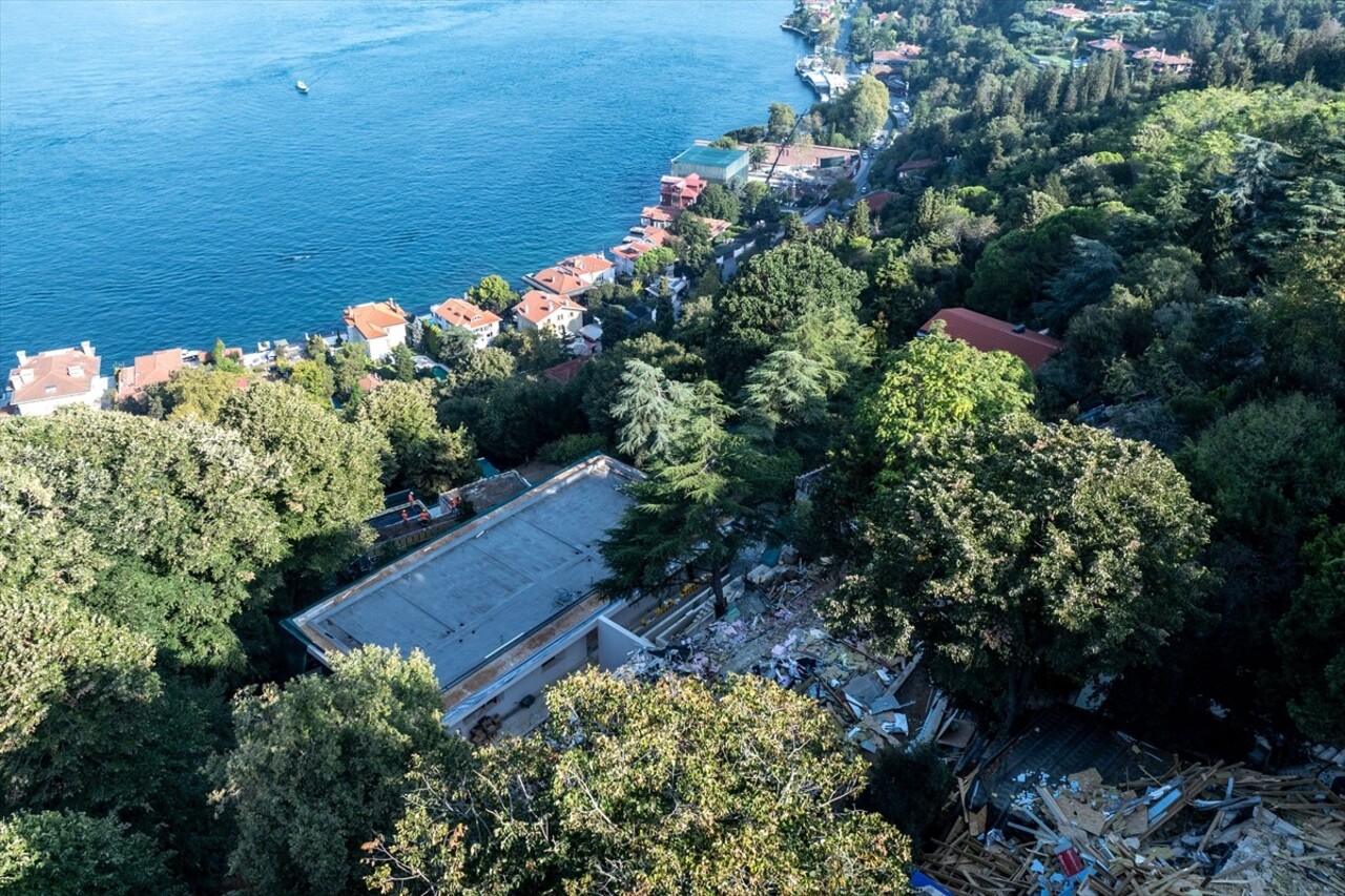 Üsküdar Vaniköy'de Boğaziçi Öngörünüm Bölgesi'nde izinsiz inşa faaliyetlerinin gerçekleştirildiği...