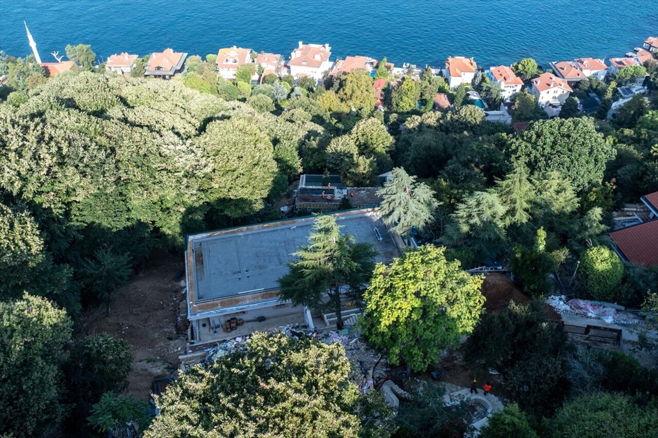 Üsküdar Vaniköy'de Boğaziçi Öngörünüm Bölgesi'nde izinsiz inşa faaliyetlerinin gerçekleştirildiği...